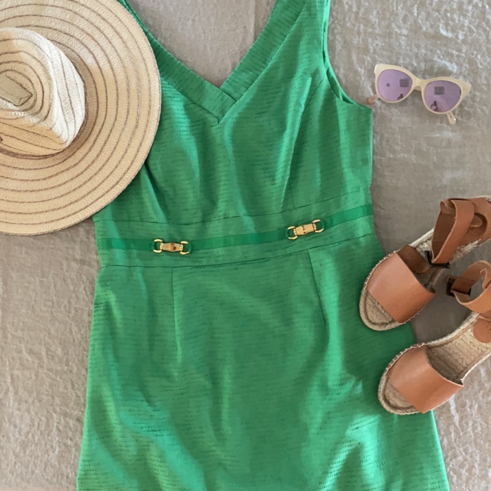 TAHARI Sleeveless Shift Fress in Kelly Green